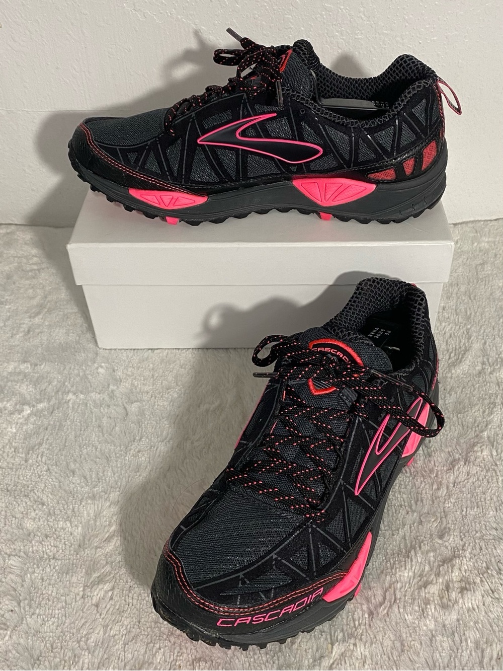 Brooks Cascadia 8 Trail Running Shoes Women’s Size 8.5 Black Pink